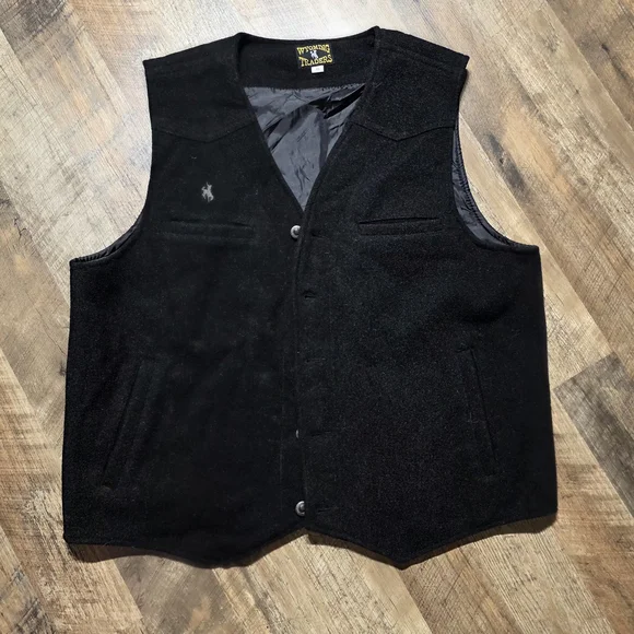 Men's Black Wyoming Traders Vest - Picture 1 of 6